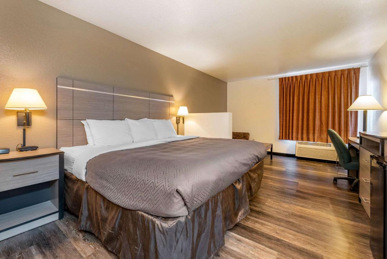 Econo Lodge Pueblo Eksteriør bilde