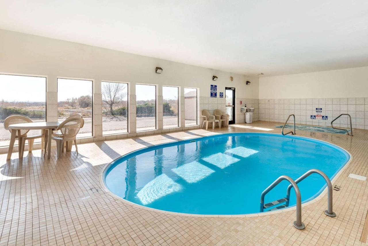 Econo Lodge Pueblo Eksteriør bilde