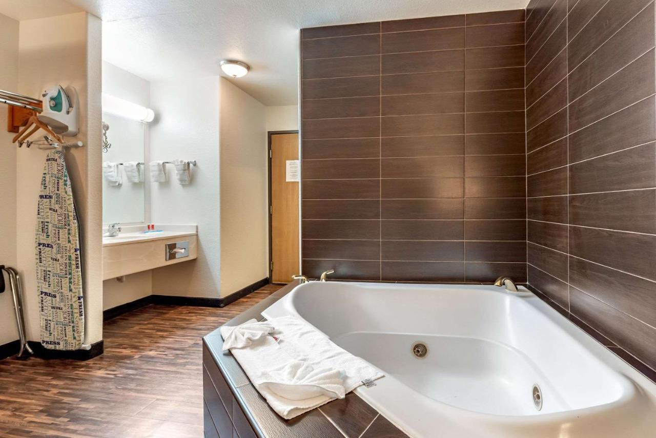 Econo Lodge Pueblo Eksteriør bilde