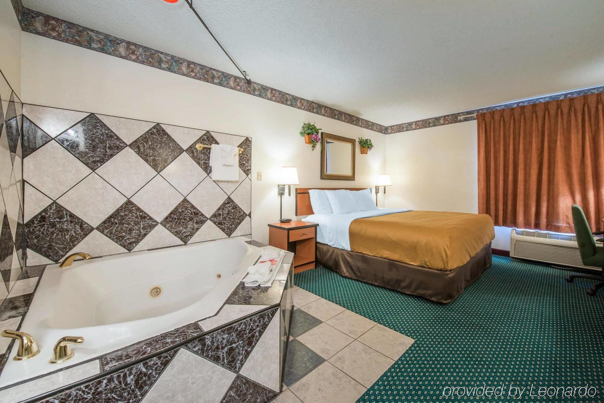 Econo Lodge Pueblo Eksteriør bilde