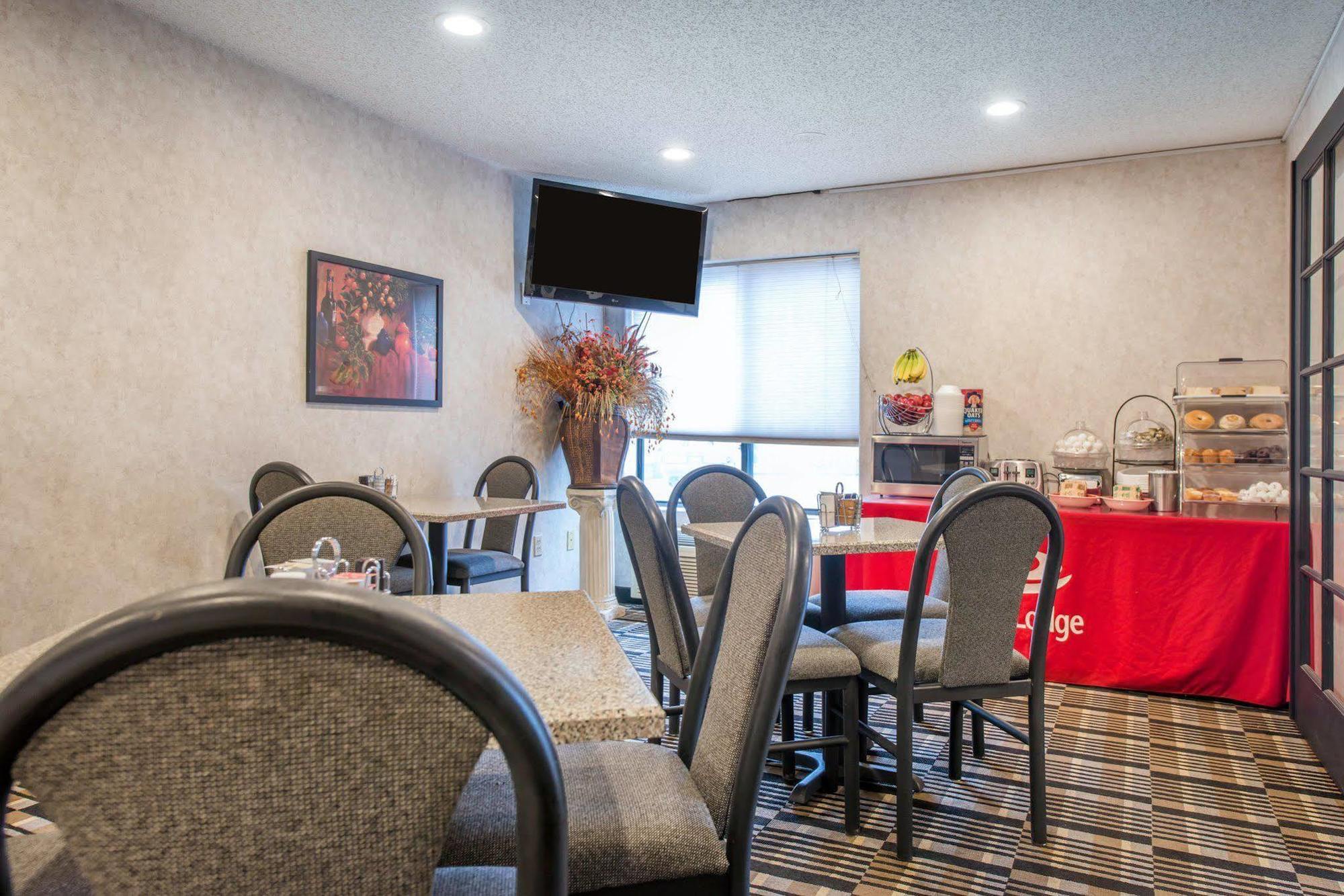 Econo Lodge Pueblo Eksteriør bilde