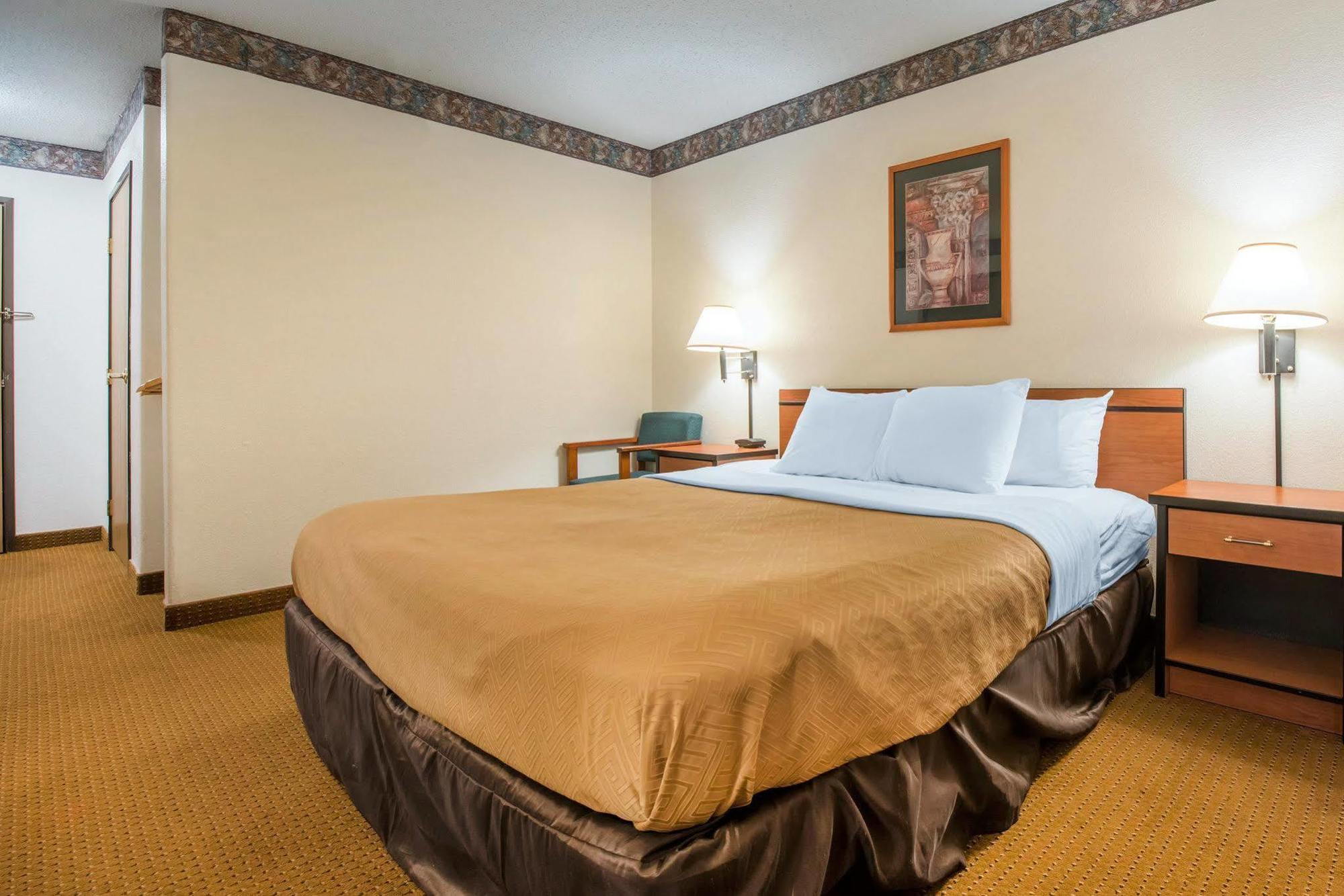 Econo Lodge Pueblo Eksteriør bilde