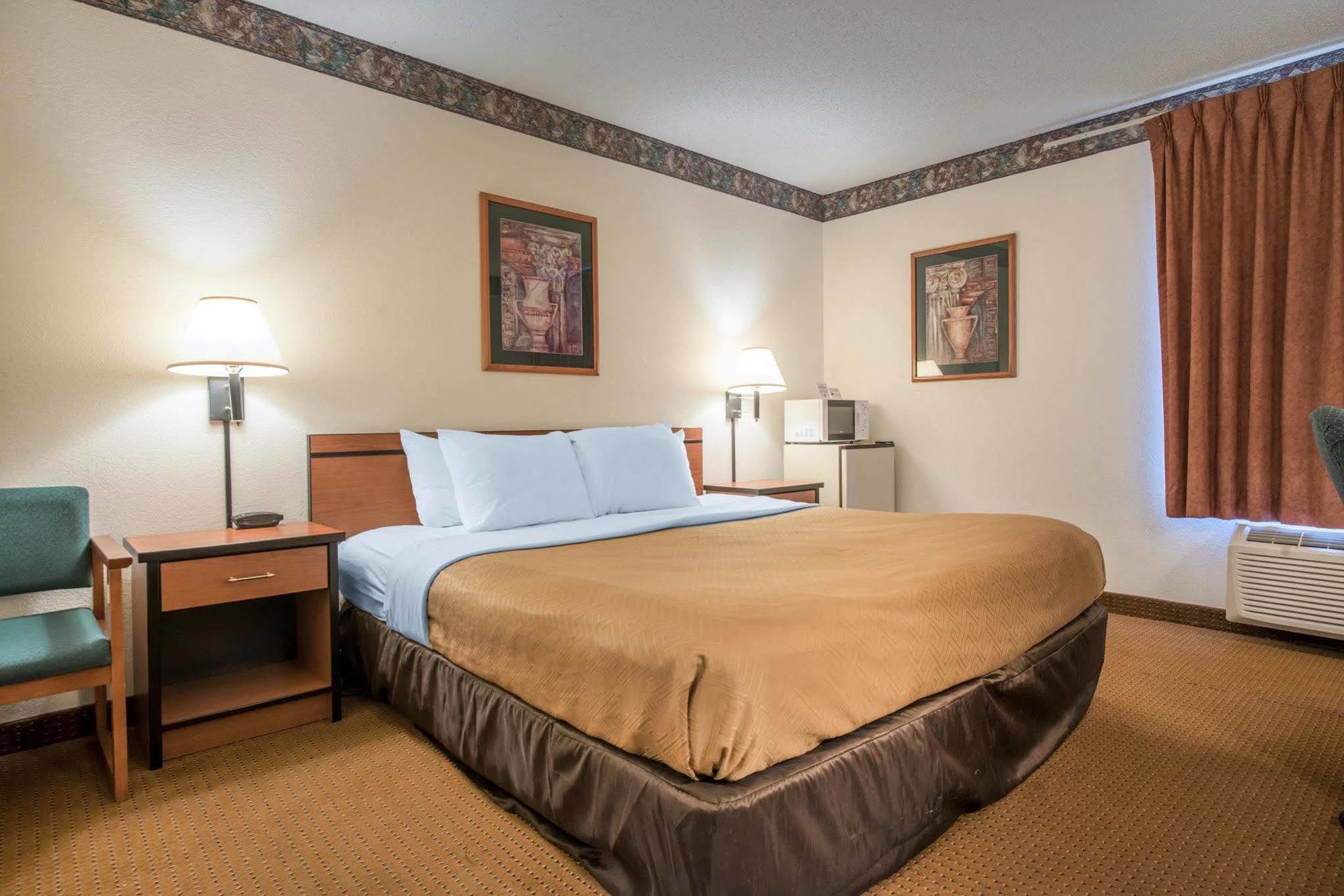 Econo Lodge Pueblo Eksteriør bilde