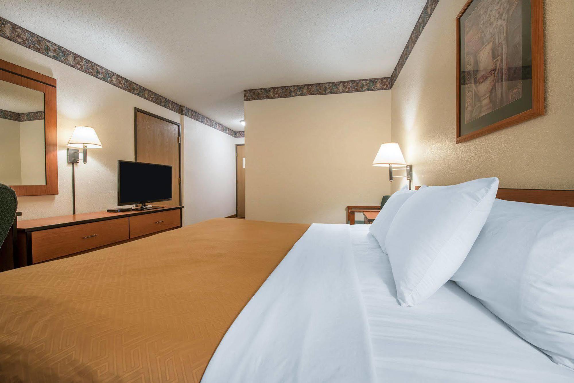 Econo Lodge Pueblo Eksteriør bilde