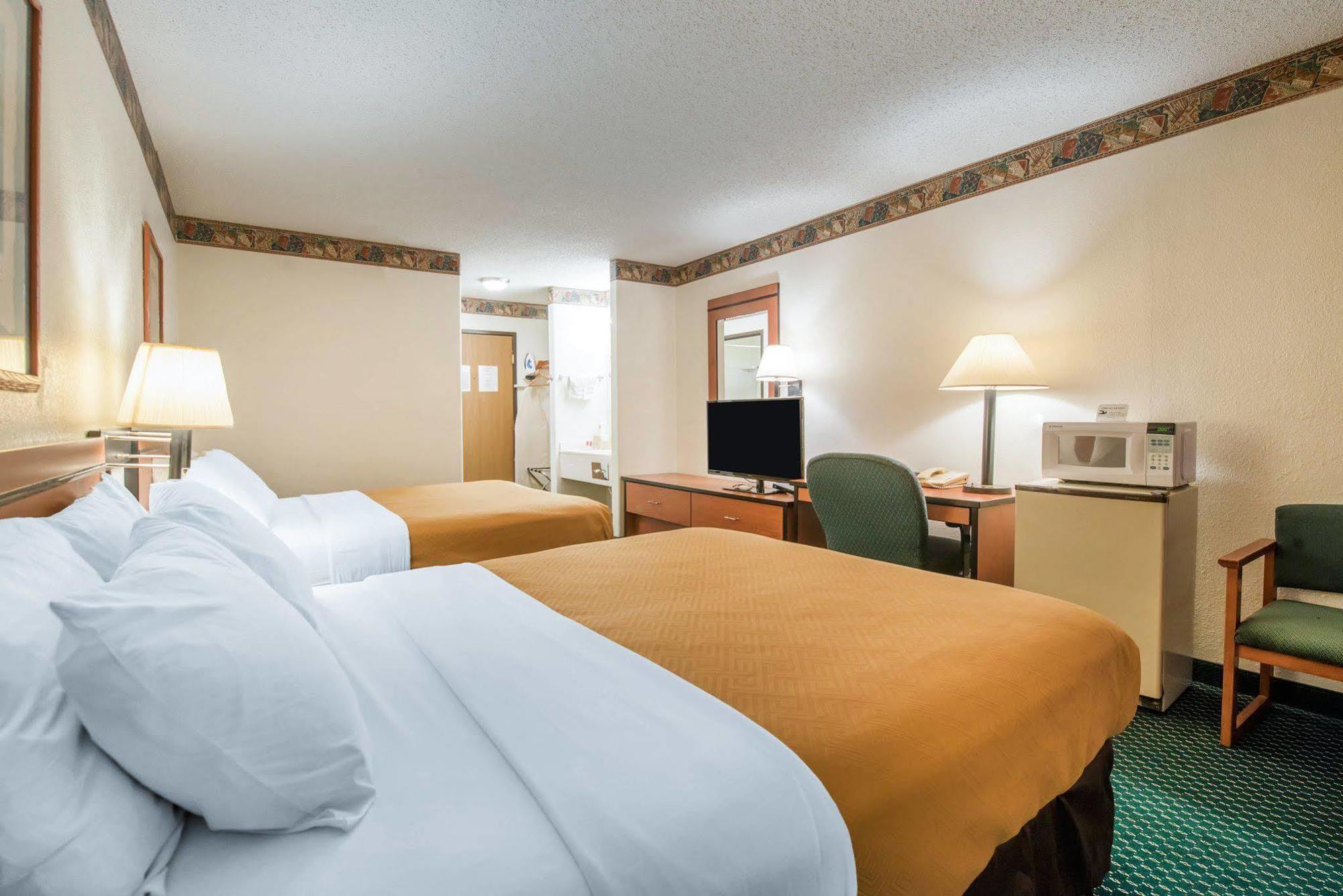Econo Lodge Pueblo Eksteriør bilde