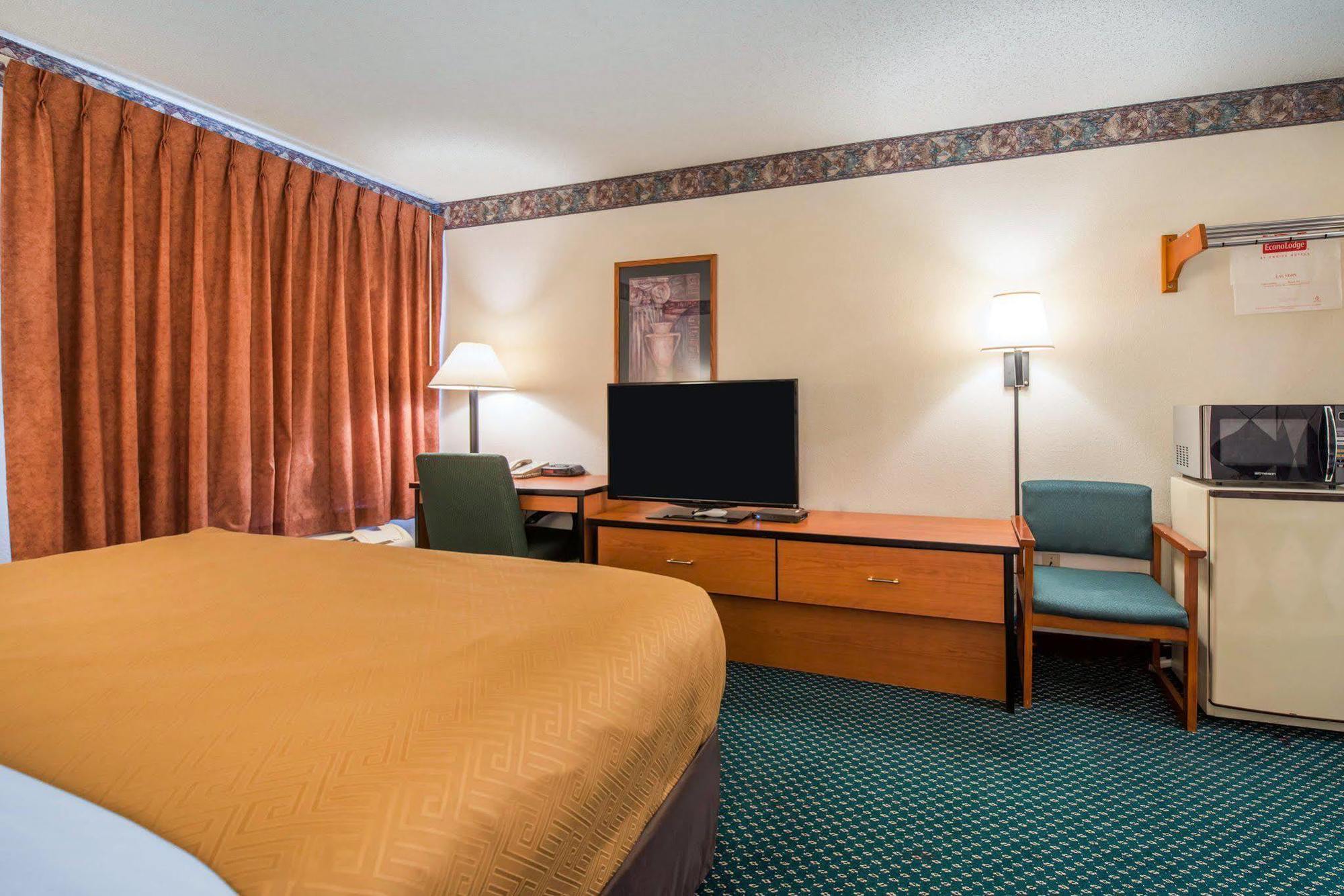 Econo Lodge Pueblo Eksteriør bilde